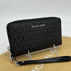 Michael Kors Large Flat Mf Phone Case
Wallet Leather Black